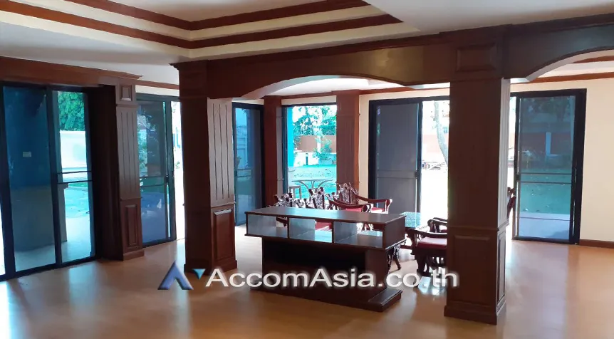 6  6 br House For Rent in Sathorn ,Bangkok MRT Khlong Toei AA27440
