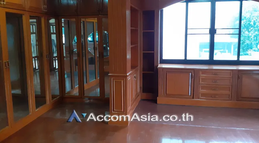 8  6 br House For Rent in Sathorn ,Bangkok MRT Khlong Toei AA27440