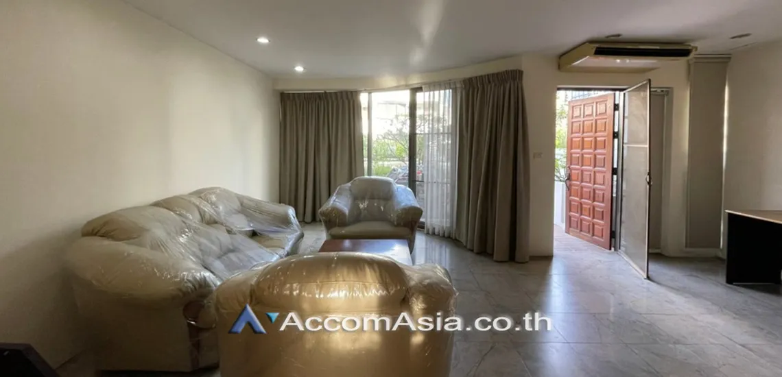 unit 4 Bedrooms  Townhouse For Rent in Sathorn, Bangkok  near BRT Nararam 3 (AA27493)