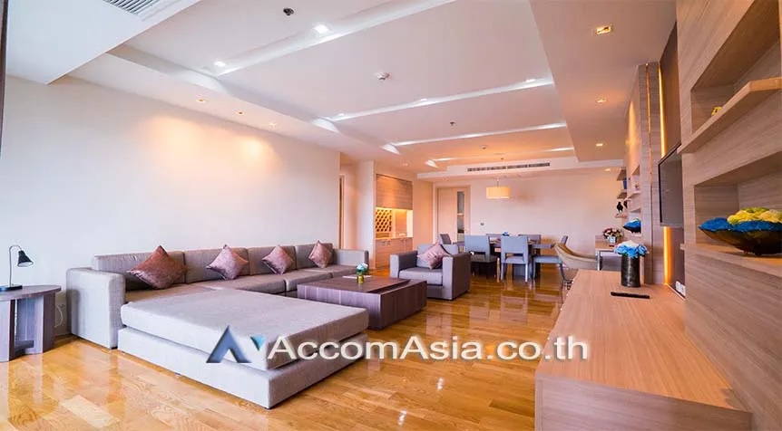 unit 3 Bedrooms  Apartment For Rent in Sukhumvit, Bangkok  near BTS Phrom Phong (AA27527)