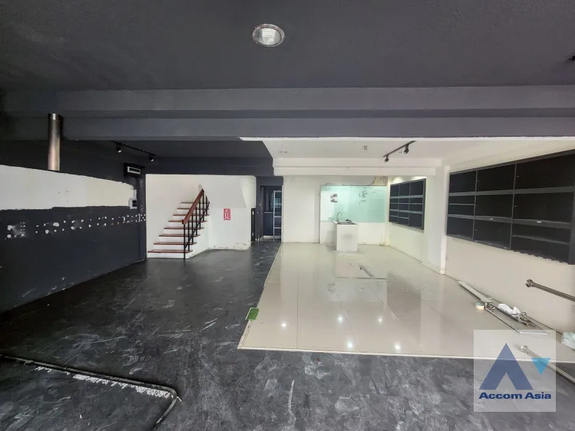 unitHome Office, Pet friendly |  4 Bedrooms  Townhouse For Rent in Sukhumvit, Bangkok  near BTS Phrom Phong (AA27546)