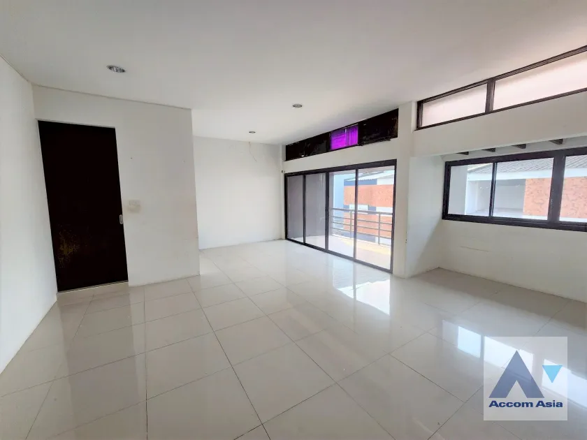unitHome Office, Pet friendly |  4 Bedrooms  Townhouse For Rent in Sukhumvit, Bangkok  near BTS Phrom Phong (AA27546)