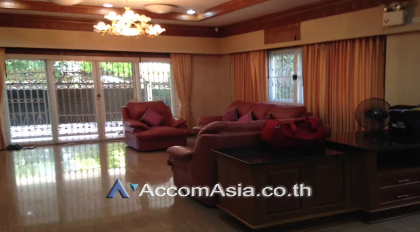unit 6 Bedrooms  House For Rent & Sale in Silom, Bangkok  near BTS Sala Daeng (AA27553)