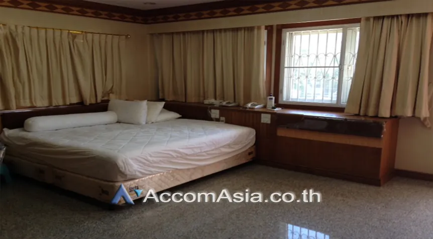 unit 6 Bedrooms  House For Rent & Sale in Silom, Bangkok  near BTS Sala Daeng (AA27553)