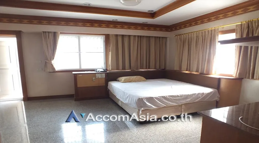 unit 6 Bedrooms  House For Rent & Sale in Silom, Bangkok  near BTS Sala Daeng (AA27553)