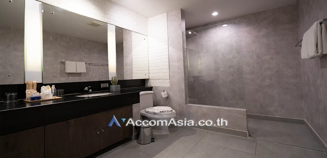 9  3 br Apartment For Rent in Ploenchit ,Bangkok BTS Chidlom - MRT Lumphini at Low-Rise Cozy Apartment, 5 mins walk to Lumpini park AA27586