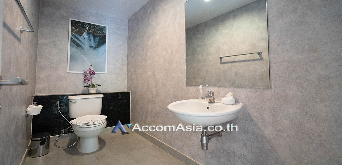 7  3 br Apartment For Rent in Ploenchit ,Bangkok BTS Chitlom - MRT Lumphini at Low-Rise Cozy Apartment, 5 mins walk to Lumpini park AA27586