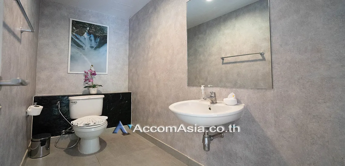 7  3 br Apartment For Rent in Ploenchit ,Bangkok BTS Chitlom - MRT Lumphini at Low-Rise Cozy Apartment, 5 mins walk to Lumpini park AA27586