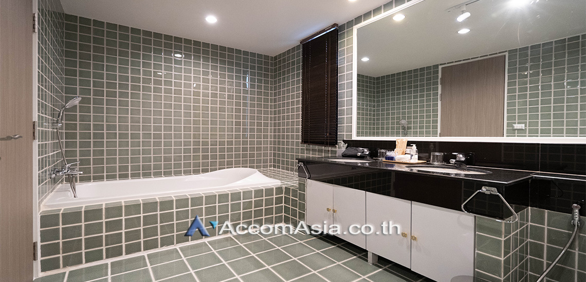 6  3 br Apartment For Rent in Ploenchit ,Bangkok BTS Chitlom - MRT Lumphini at Low-Rise Cozy Apartment, 5 mins walk to Lumpini park AA27587