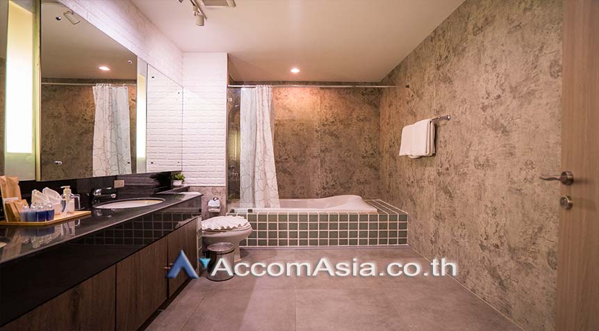 10  3 br Apartment For Rent in Ploenchit ,Bangkok BTS Chitlom - MRT Lumphini at Low-Rise Cozy Apartment, 5 mins walk to Lumpini park AA27607