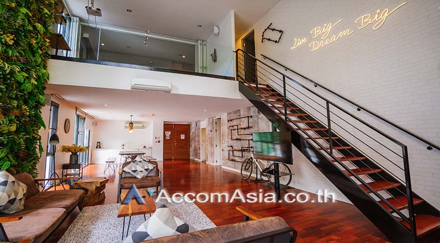  2  3 br Apartment For Rent in Ploenchit ,Bangkok BTS Chitlom - MRT Lumphini at Low-Rise Cozy Apartment, 5 mins walk to Lumpini park AA27607