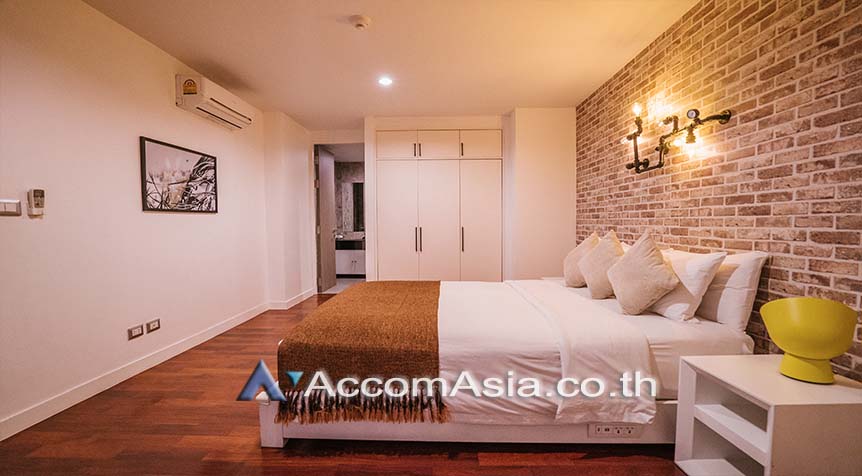 9  3 br Apartment For Rent in Ploenchit ,Bangkok BTS Chitlom - MRT Lumphini at Low-Rise Cozy Apartment, 5 mins walk to Lumpini park AA27607