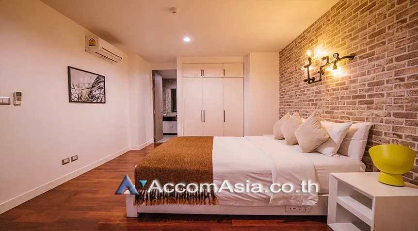 9  3 br Apartment For Rent in Ploenchit ,Bangkok BTS Chitlom - MRT Lumphini at Low-Rise Cozy Apartment, 5 mins walk to Lumpini park AA27607