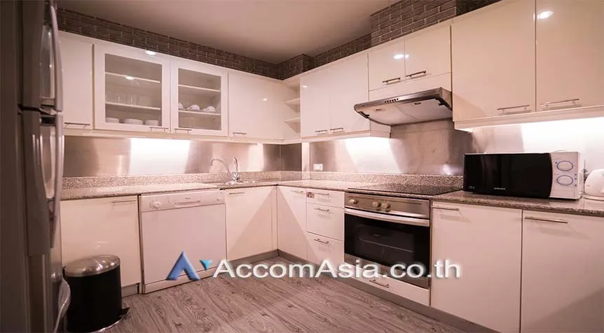 6  3 br Apartment For Rent in Ploenchit ,Bangkok BTS Chidlom - MRT Lumphini at Low-Rise Cozy Apartment, 5 mins walk to Lumpini park AA27607