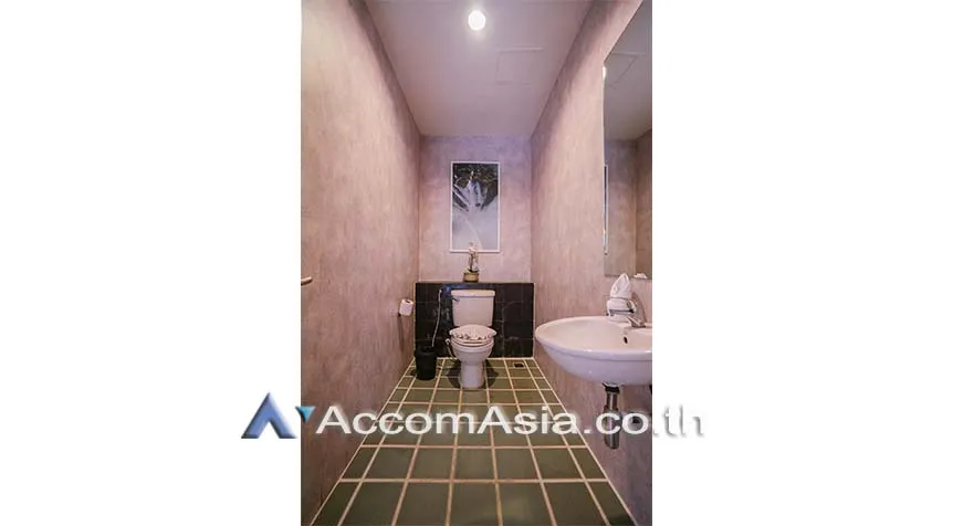 13  3 br Apartment For Rent in Ploenchit ,Bangkok BTS Chitlom - MRT Lumphini at Low-Rise Cozy Apartment, 5 mins walk to Lumpini park AA27607