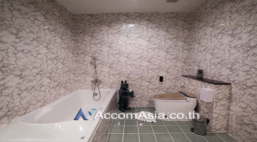 28  6 br Apartment For Rent in Ploenchit ,Bangkok BTS Chitlom - MRT Lumphini at Low-Rise Cozy Apartment, 5 mins walk to Lumpini park AA27609