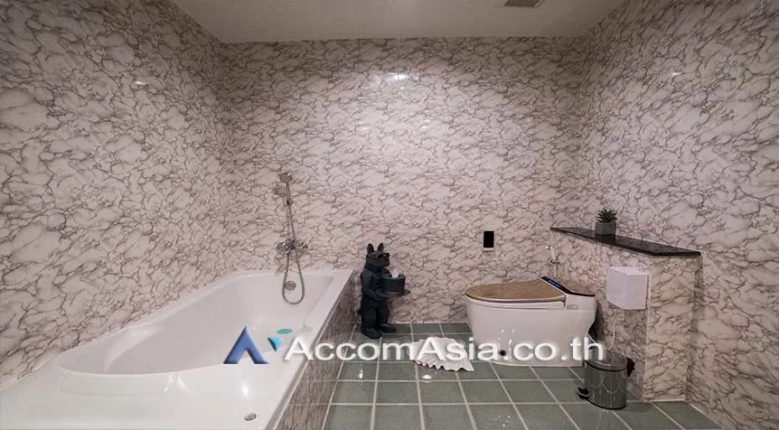 28  6 br Apartment For Rent in Ploenchit ,Bangkok BTS Chitlom - MRT Lumphini at Low-Rise Cozy Apartment, 5 mins walk to Lumpini park AA27609