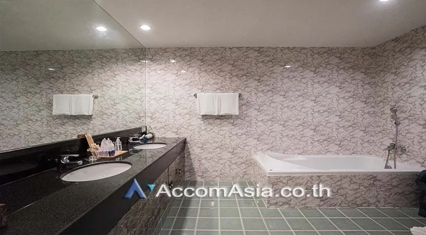 29  6 br Apartment For Rent in Ploenchit ,Bangkok BTS Chitlom - MRT Lumphini at Low-Rise Cozy Apartment, 5 mins walk to Lumpini park AA27609
