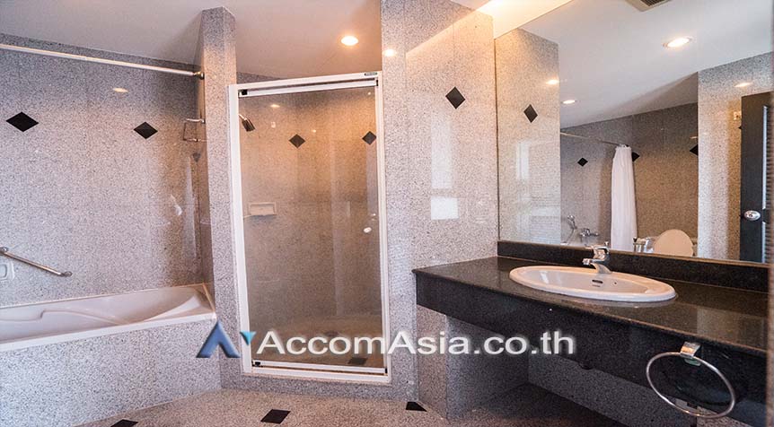 8  3 br Apartment for rent and sale in Sukhumvit ,Bangkok BTS Ekkamai at High-Rise Living with a Large Balcony Apartment in Ekkamai AA27660