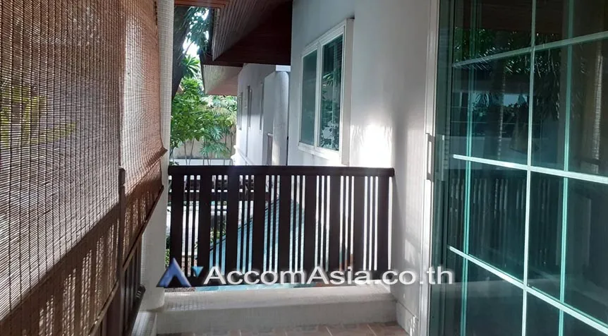 unit 3 Bedrooms  House For Rent in Sukhumvit, Bangkok  near BTS Ekkamai (AA27862)
