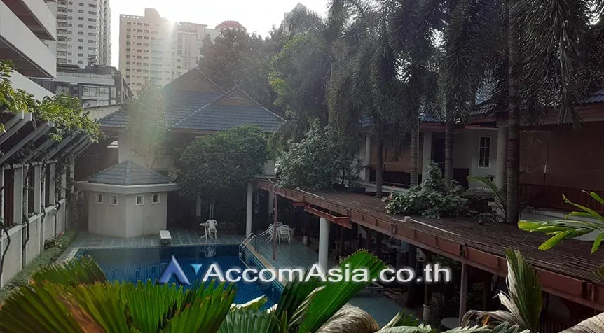 unit 3 Bedrooms  House For Rent in Sukhumvit, Bangkok  near BTS Ekkamai (AA27862)