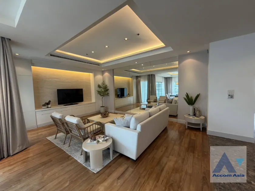 unit 3 Bedrooms  Apartment For Rent in Ploenchit, Bangkok  near BTS Ploenchit (AA27866)