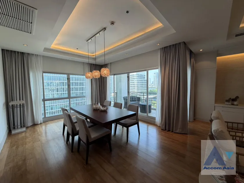 unit 3 Bedrooms  Apartment For Rent in Ploenchit, Bangkok  near BTS Ploenchit (AA27866)
