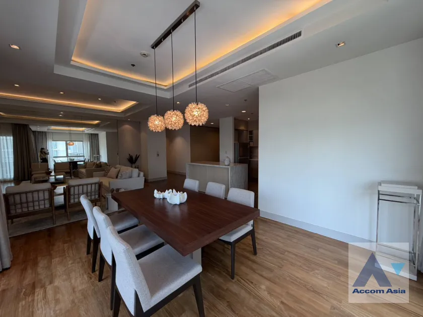 unit 3 Bedrooms  Apartment For Rent in Ploenchit, Bangkok  near BTS Ploenchit (AA27866)
