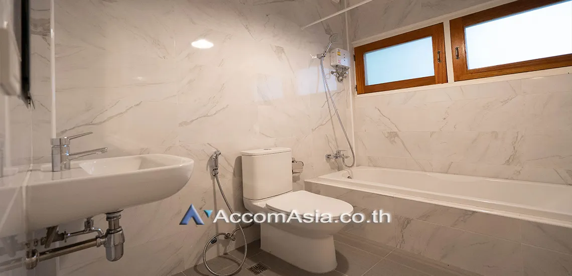 18  3 br House for rent and sale in Sukhumvit ,Bangkok BTS Phra khanong AA27949