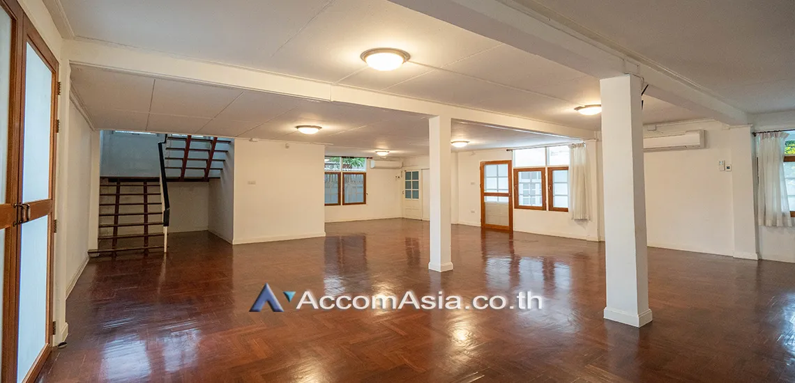 8  3 br House for rent and sale in Sukhumvit ,Bangkok BTS Phra khanong AA27949