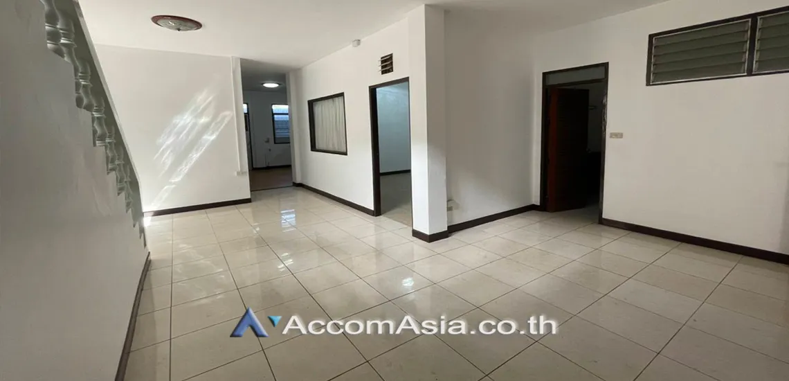  1  3 br House For Rent in Ratchadaphisek ,Bangkok MRT Phetchaburi AA27977