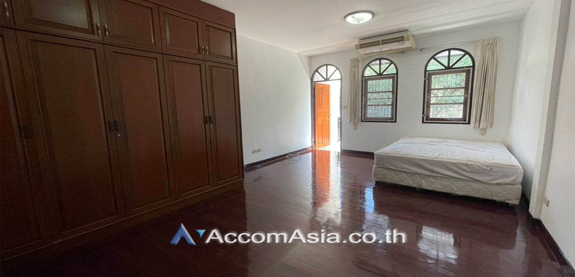 8  3 br House For Rent in Ratchadaphisek ,Bangkok MRT Phetchaburi AA27977