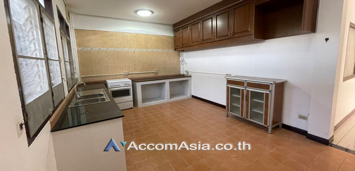 4  3 br House For Rent in Ratchadaphisek ,Bangkok MRT Phetchaburi AA27977