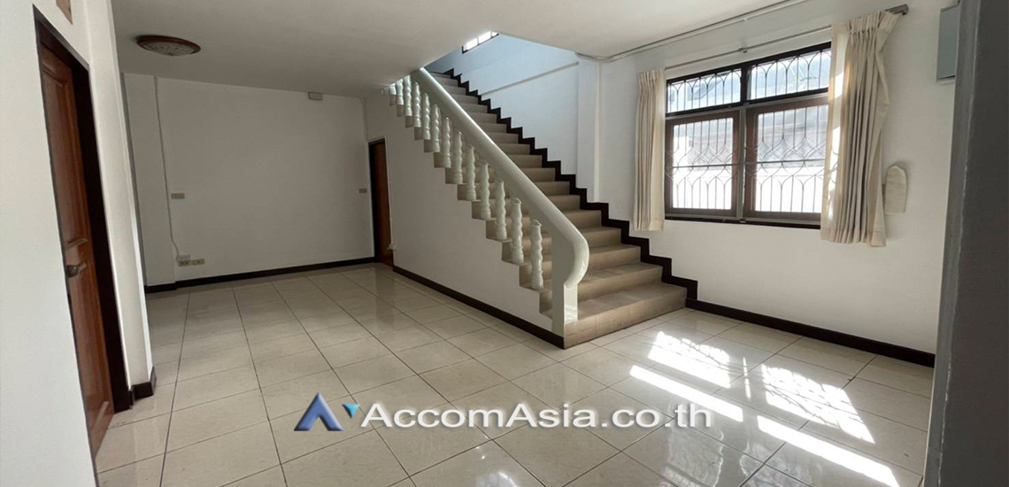  1  3 br House For Rent in Ratchadaphisek ,Bangkok MRT Phetchaburi AA27977