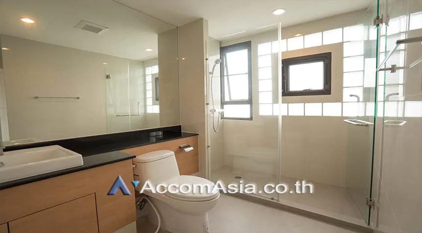 9  4 br Apartment for rent and sale in Sukhumvit ,Bangkok BTS Ekkamai at High-Rise Living with a Large Balcony Apartment in Ekkamai AA27986