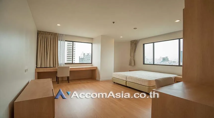 6  4 br Apartment for rent and sale in Sukhumvit ,Bangkok BTS Ekkamai at High-Rise Living with a Large Balcony Apartment in Ekkamai AA27986
