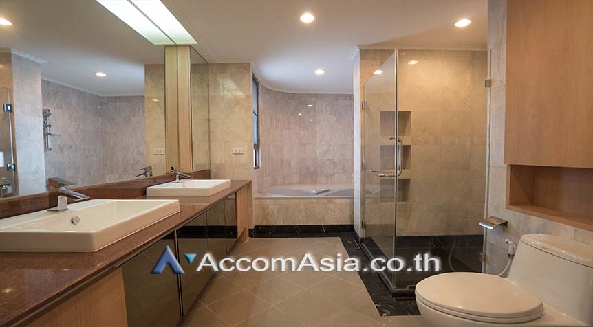 10  4 br Apartment For Rent in Sukhumvit ,Bangkok BTS Ekkamai at High-Rise Living with a Large Balcony Apartment in Ekkamai AA27986