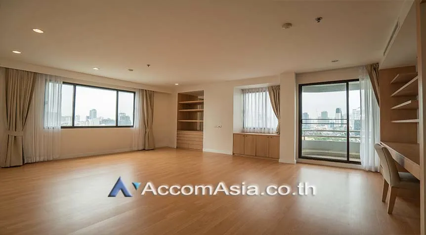 5  4 br Apartment for rent and sale in Sukhumvit ,Bangkok BTS Ekkamai at High-Rise Living with a Large Balcony Apartment in Ekkamai AA27986