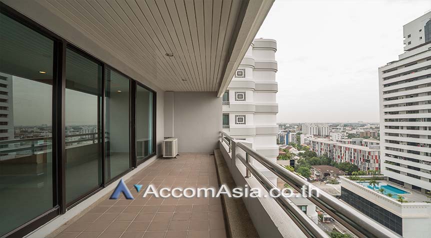4  4 br Apartment For Rent in Sukhumvit ,Bangkok BTS Ekkamai at High-Rise Living with a Large Balcony Apartment in Ekkamai AA27986