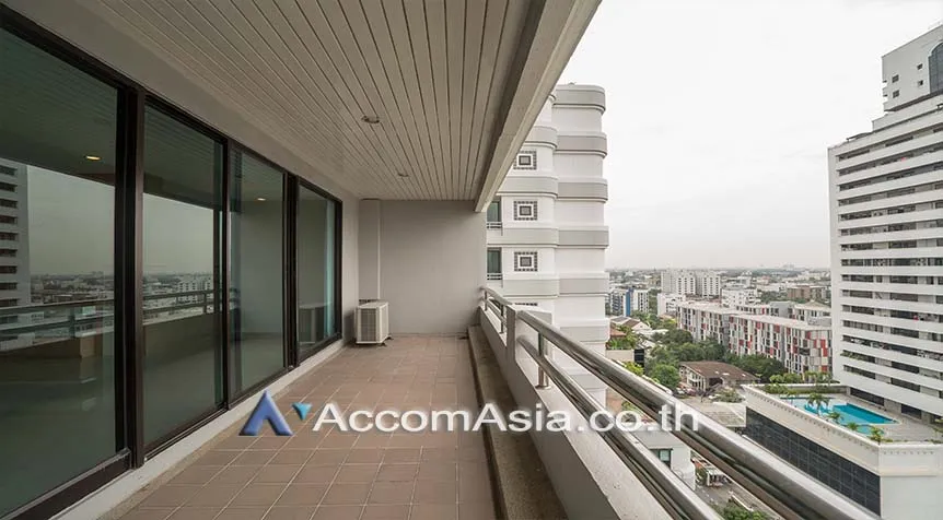 4  4 br Apartment for rent and sale in Sukhumvit ,Bangkok BTS Ekkamai at High-Rise Living with a Large Balcony Apartment in Ekkamai AA27986
