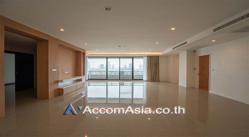  2  4 br Apartment For Rent in Sukhumvit ,Bangkok BTS Ekkamai at High-Rise Living with a Large Balcony Apartment in Ekkamai AA27986