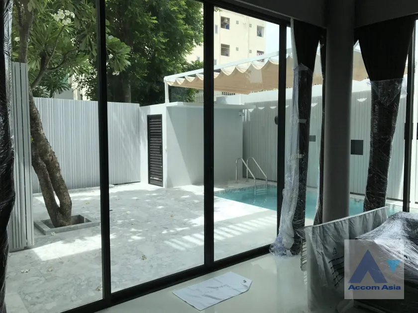unitPrivate Swimming Pool, Pet friendly |  4 Bedrooms  House For Rent & Sale in Ramkhamhaeng, Bangkok  near MRT Si Kritha (AA28032)