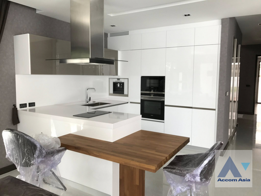 12  4 br House for rent and sale in Ramkhamhaeng ,Bangkok MRT Si Kritha at Baan Issara Rama 9 AA28032