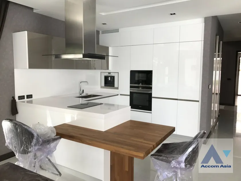 12  4 br House for rent and sale in Ramkhamhaeng ,Bangkok MRT Si Kritha at Baan Issara Rama 9 AA28032