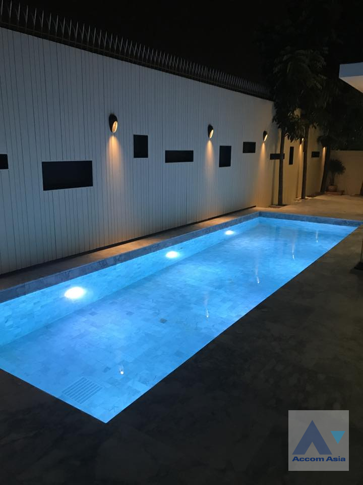  1  4 br House for rent and sale in Ramkhamhaeng ,Bangkok MRT Si Kritha at Baan Issara Rama 9 AA28032