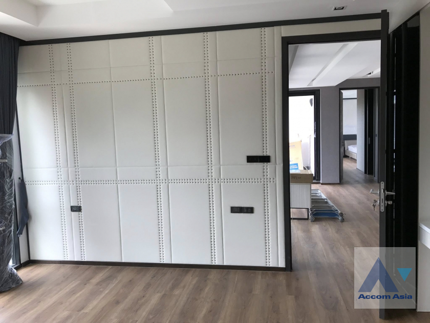 16  4 br House for rent and sale in Ramkhamhaeng ,Bangkok MRT Si Kritha at Baan Issara Rama 9 AA28032