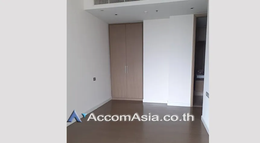 unit 2 Bedrooms  Condominium For Rent in Ploenchit, Bangkok  near BTS Ratchadamri (AA28052)