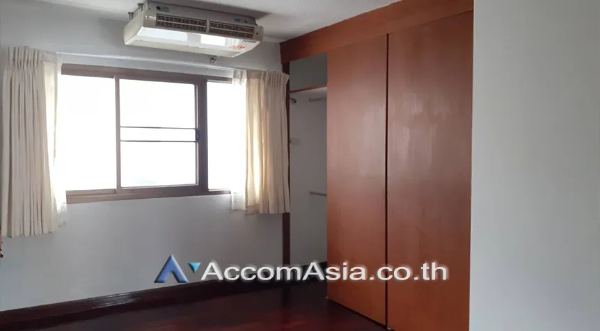 unit 3 Bedrooms  Apartment For Rent in Sukhumvit, Bangkok  near BTS Nana (AA28131)