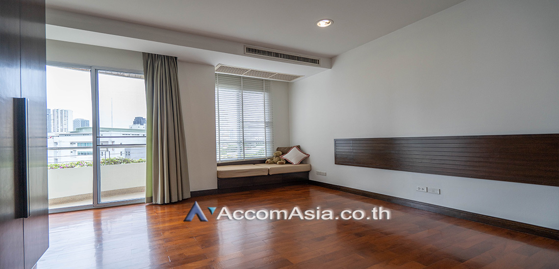 7  3 br Apartment for rent and sale in Sukhumvit ,Bangkok BTS Ekkamai at Low-rise Apartment, Only 1,000m to BTS AA28172