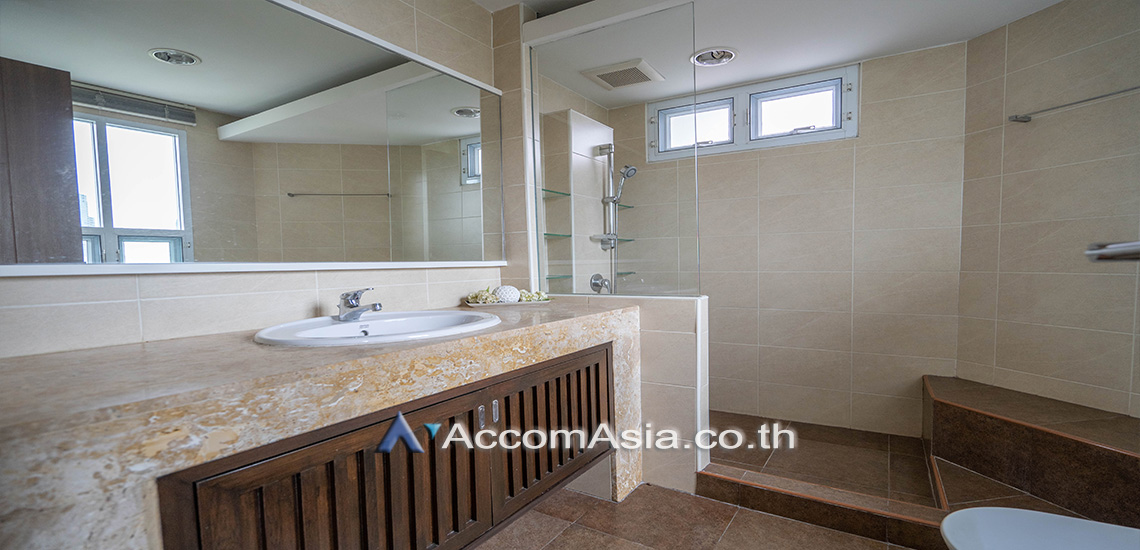 9  3 br Apartment for rent and sale in Sukhumvit ,Bangkok BTS Ekkamai at Low-rise Apartment, Only 1,000m to BTS AA28172